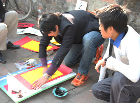 Người Hà Nội tấp nập xin chữ may mắn đầu năm